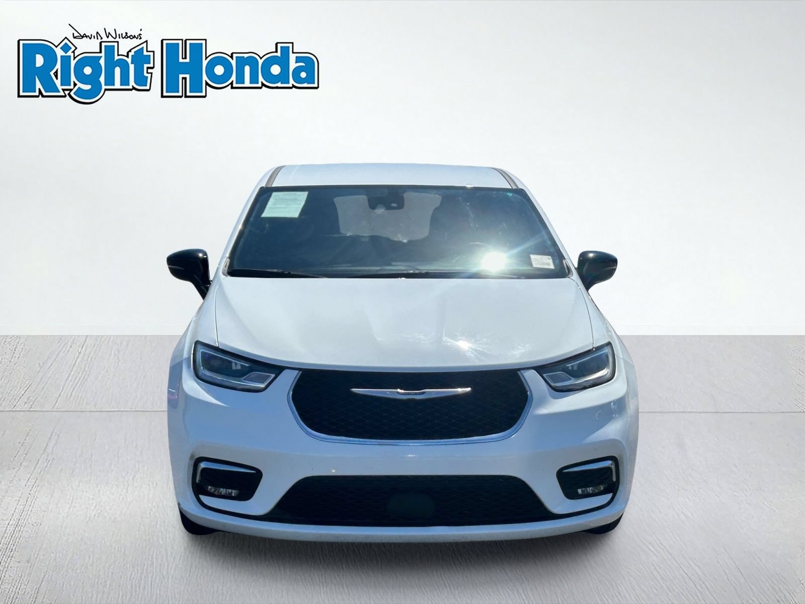 Used 2025 Chrysler Pacifica Select FWD image 9