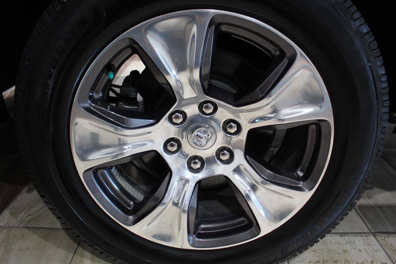 Used 2019 RAM 1500 Laramie AWD/4WD image 12