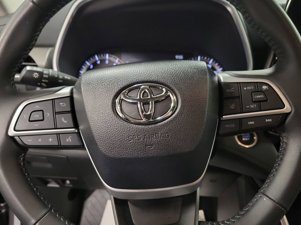 Used 2024 Toyota Highlander XLE image 19