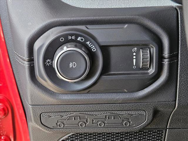 Used 2025 Jeep Wrangler Sahara image 27