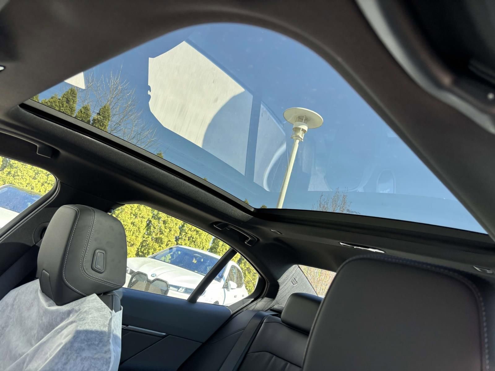 New 2026 BMW 550e xDrive image 18