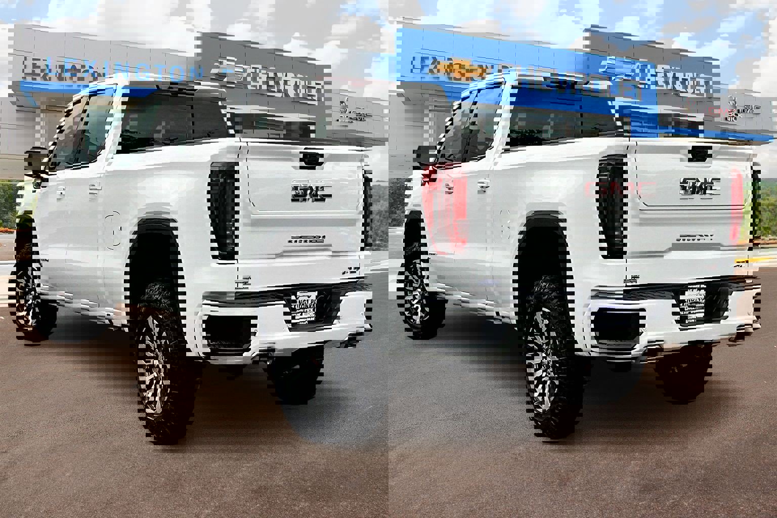 Certified 2022 GMC Sierra 1500 AT4 w/ AT4 Premium Package image 2