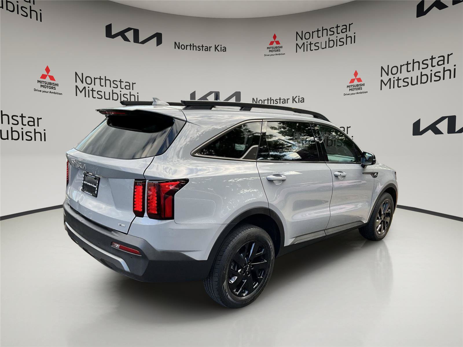 Used 2023 Kia Sorento S w/ Panoramic Sunroof Package AWD/4WD image 4