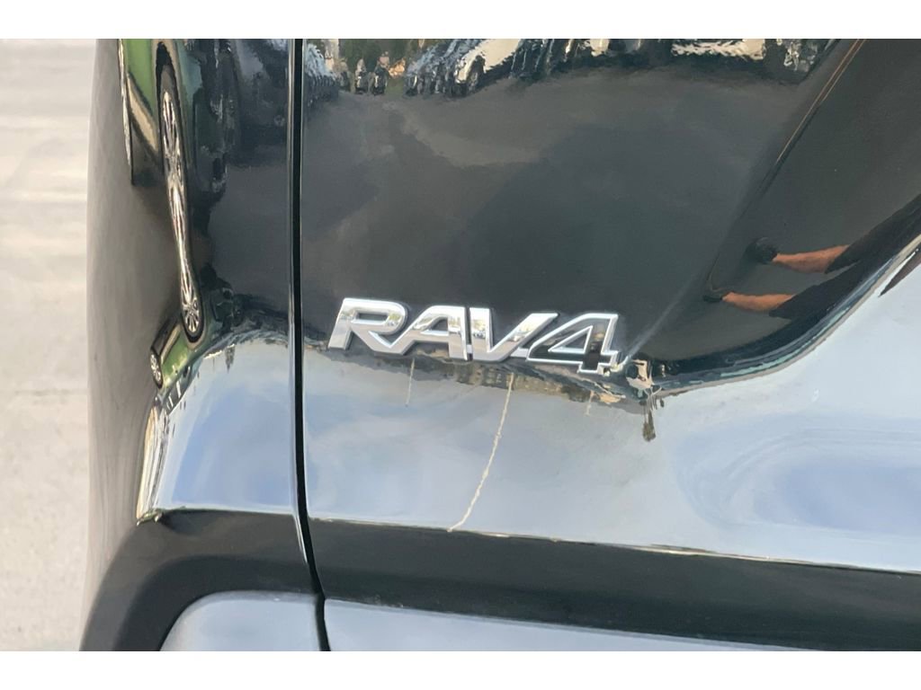 Used 2021 Toyota RAV4 XLE w/ Carpet Mat Package (TMS) image 48