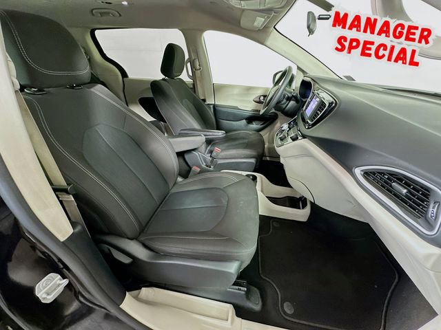 Used 2022 Chrysler Voyager LX FWD image 28