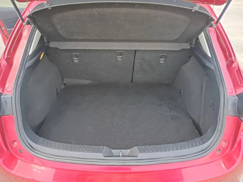 Used 2015 MAZDA MAZDA3 i Touring w/ Technology Package FWD image 18