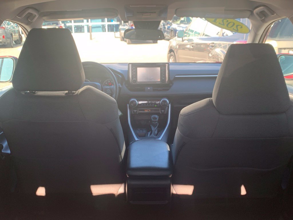 Used 2021 Toyota RAV4 LE AWD/4WD image 26
