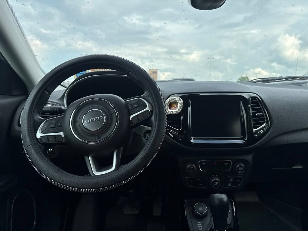 Used 2020 Jeep Compass Limited AWD/4WD image 11