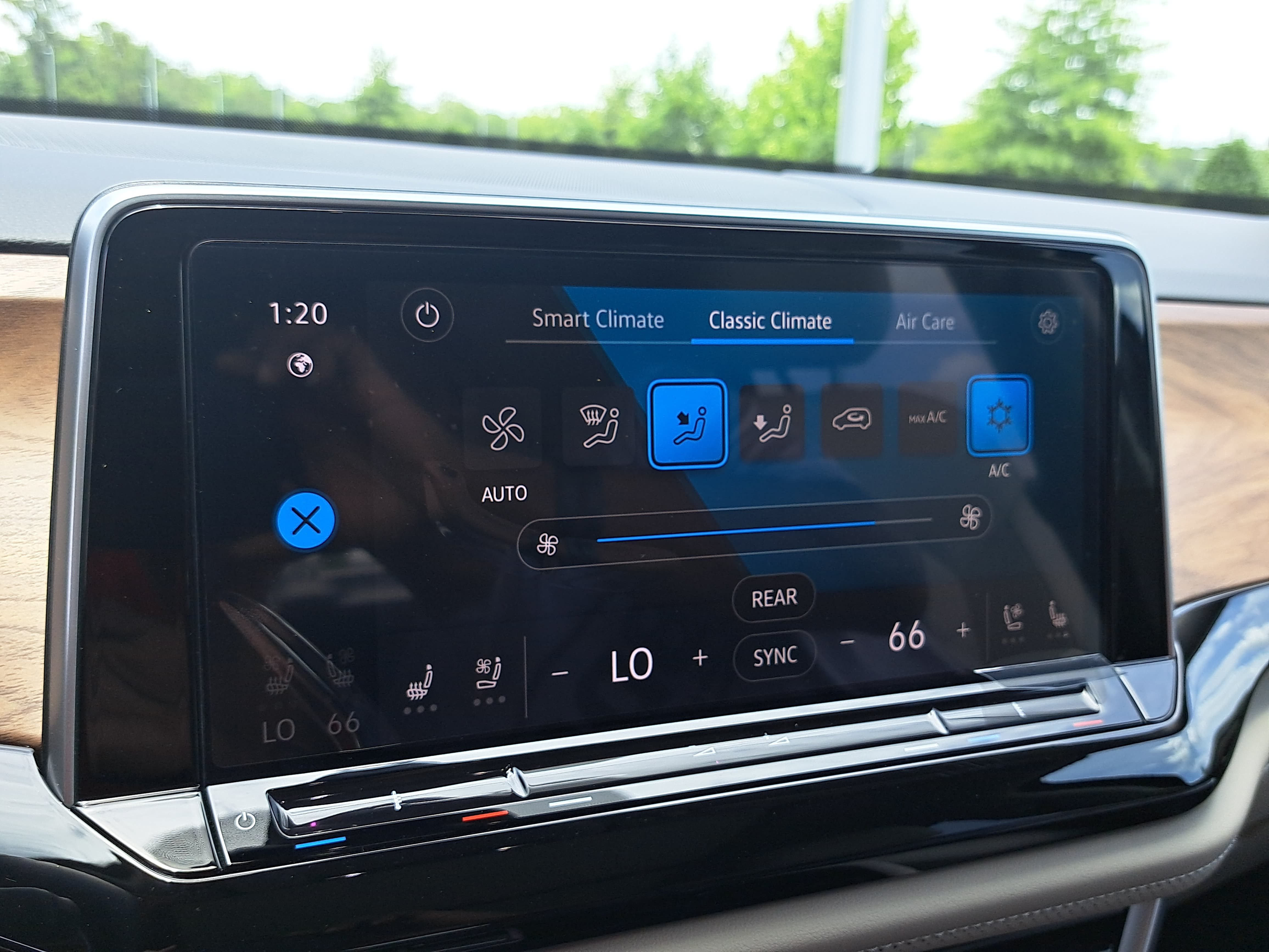New 2026 Volkswagen Atlas SE FWD image 22