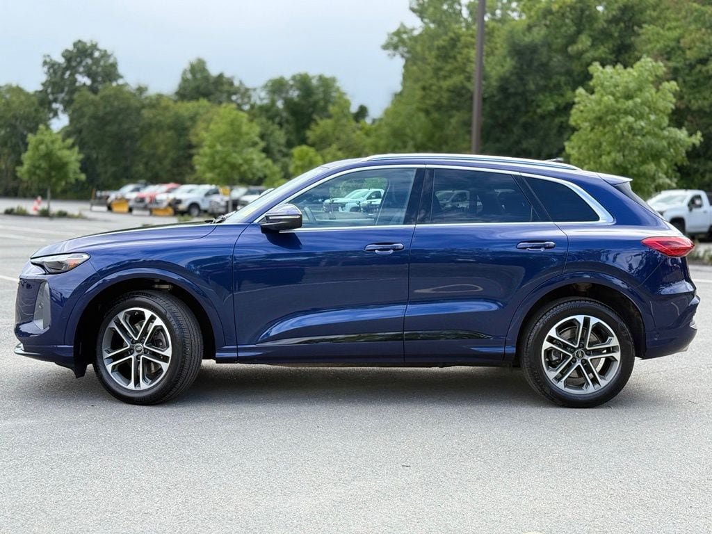 Used 2025 Audi Q5 Premium w/ Convenience Package AWD/4WD image 3