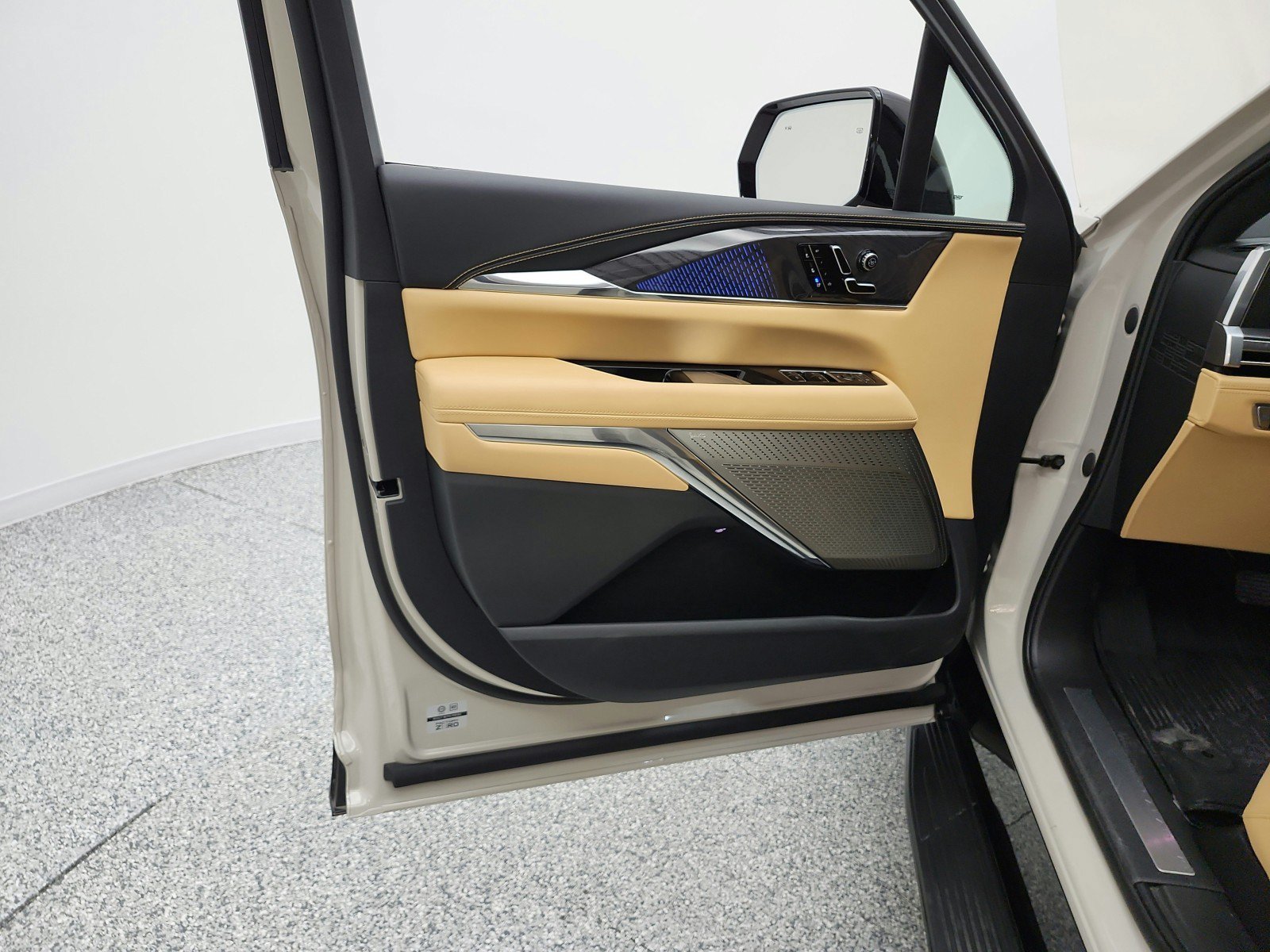 Used 2026 Cadillac Escalade IQ Sport 2 w/ LPO, Floor Liner Package AWD/4WD image 15