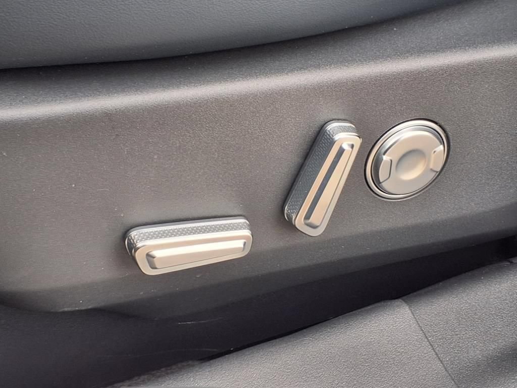 New 2025 Lincoln Nautilus Reserve AWD/4WD image 16