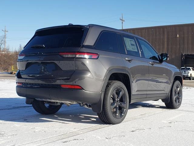 New 2025 Jeep Grand Cherokee Altitude image 9