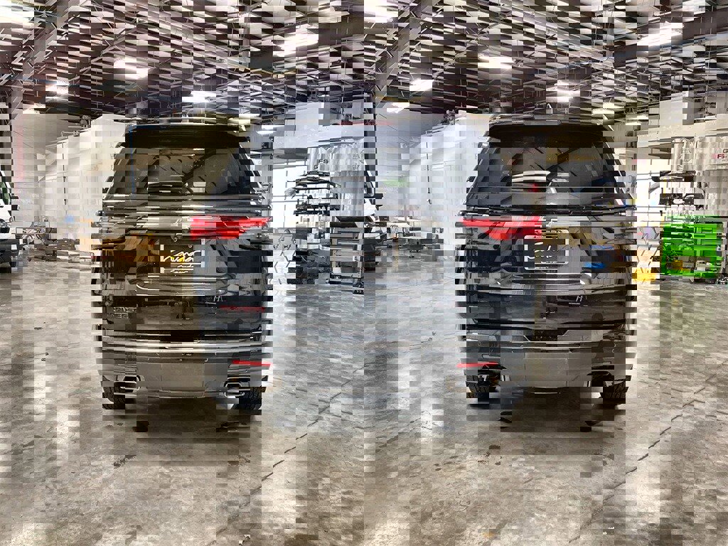 Used 2023 Chevrolet Traverse Premier w/ Redline Edition image 7