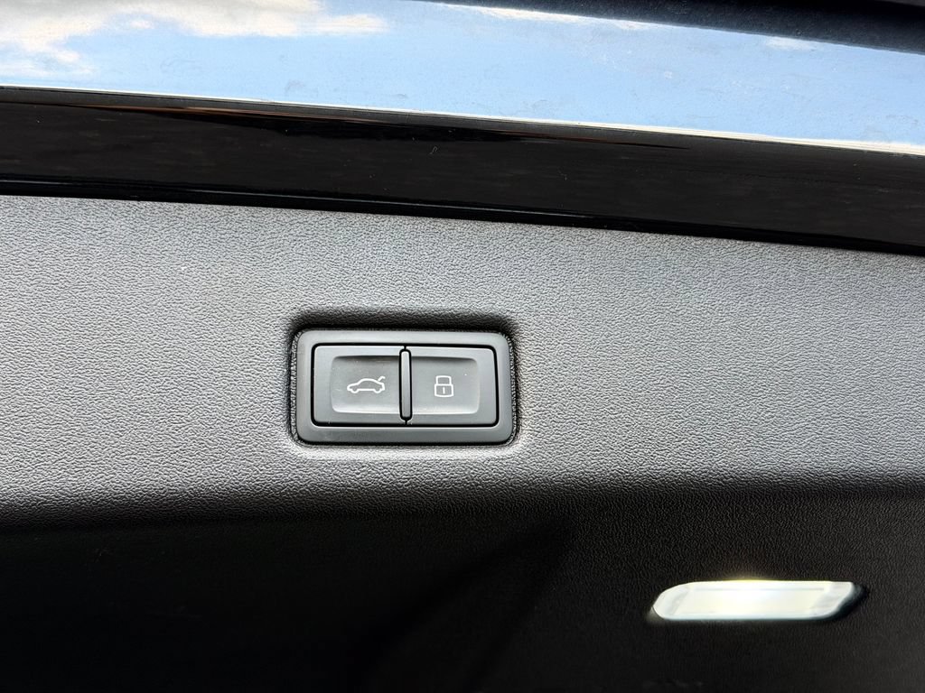 Certified 2025 Audi Q5 Premium w/ Convenience Package AWD/4WD image 20
