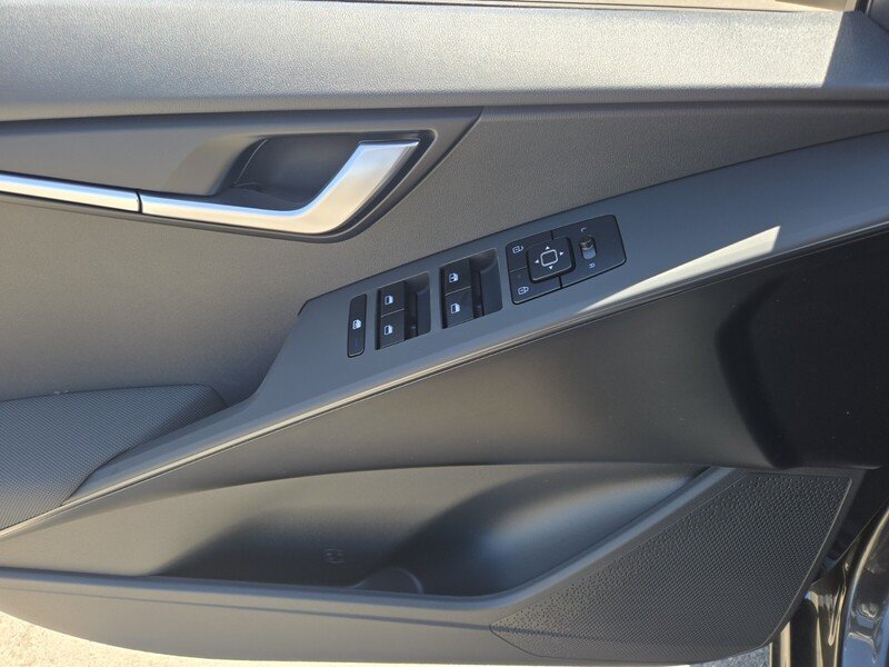 New 2026 Kia Niro LX FWD image 9