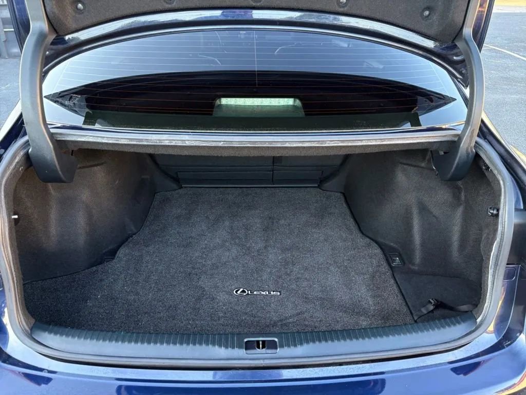 Used 2018 Lexus IS 300 w/ Premium Package RWD image 33