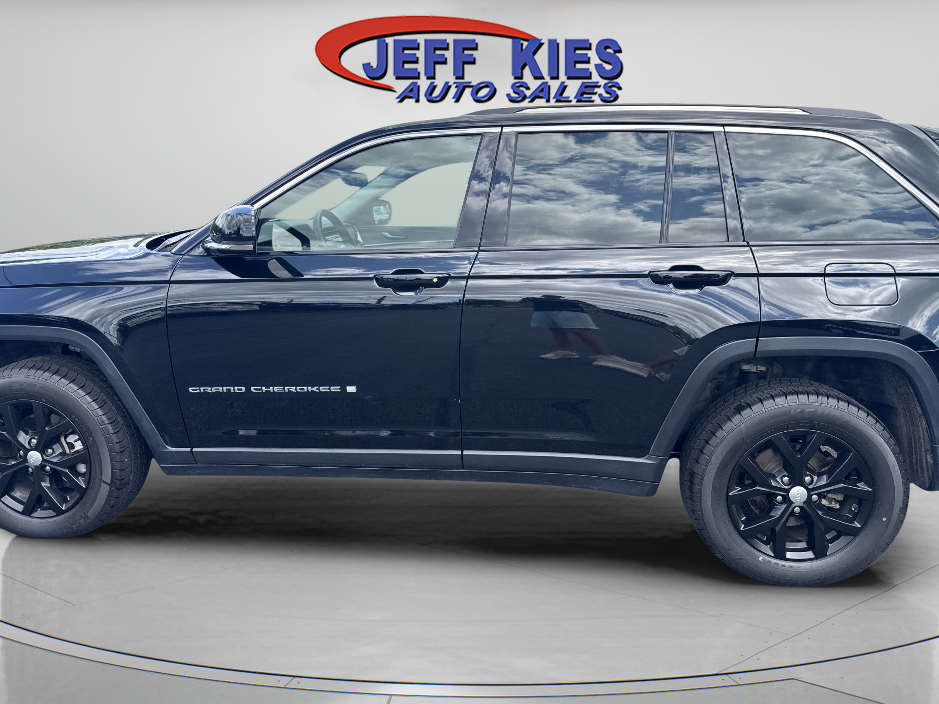 Used 2022 Jeep Grand Cherokee Limited AWD/4WD image 8