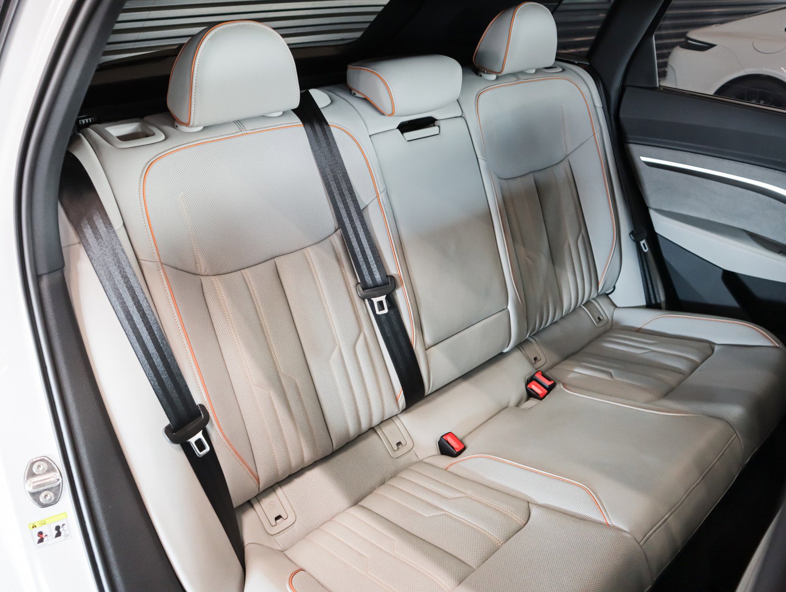 Used 2024 Audi Q8 e-tron Prestige w/ Prestige Package image 8