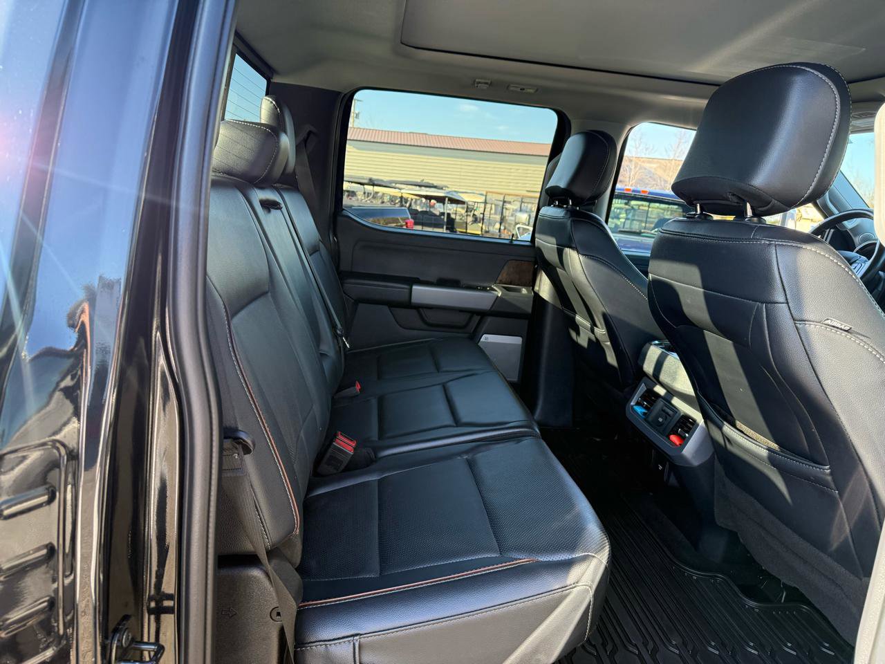 Used 2024 Ford F350 Lariat w/ Lariat Ultimate Package image 32
