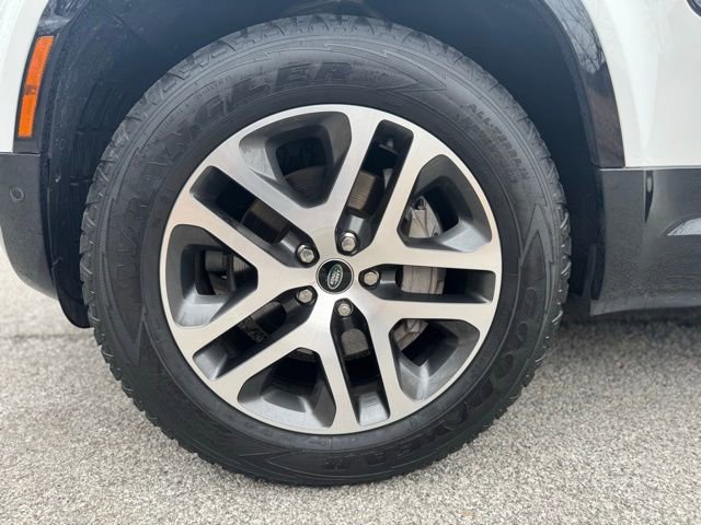 Used 2024 Land Rover Defender 110 X-Dynamic SE image 2