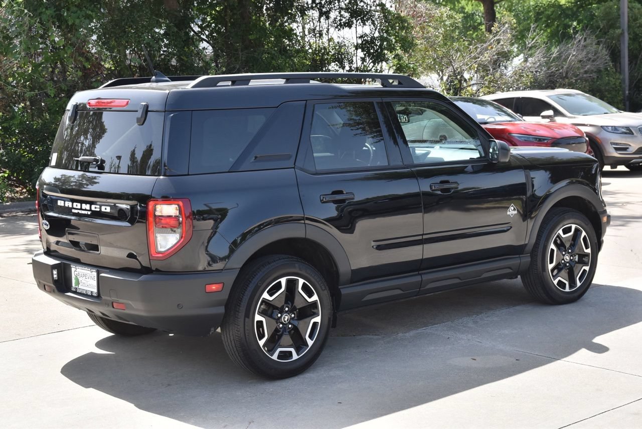 Certified 2023 Ford Bronco Sport Outer Banks w/ Tech Package AWD/4WD image 7