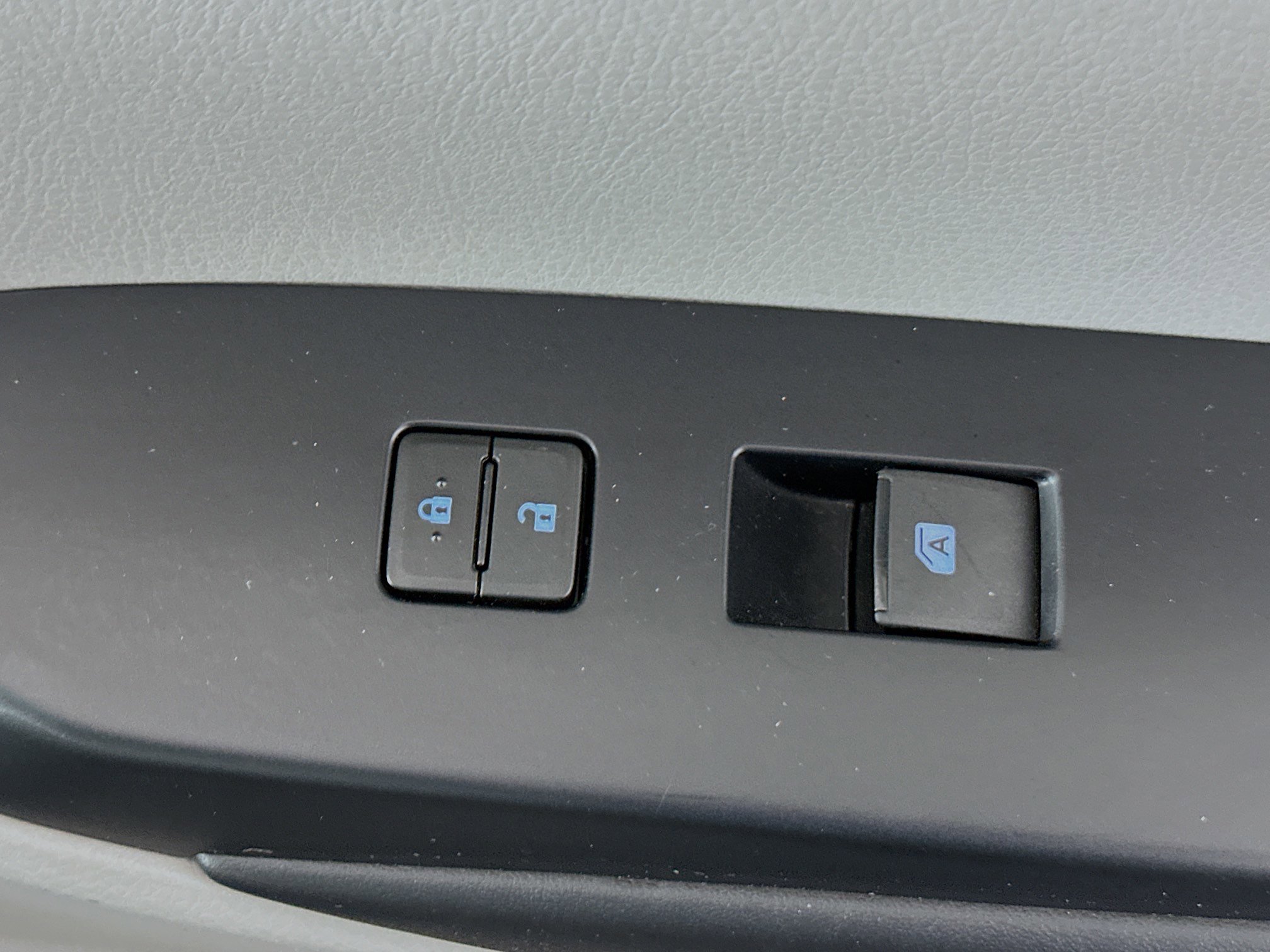 Used 2019 Toyota Highlander XLE FWD image 29