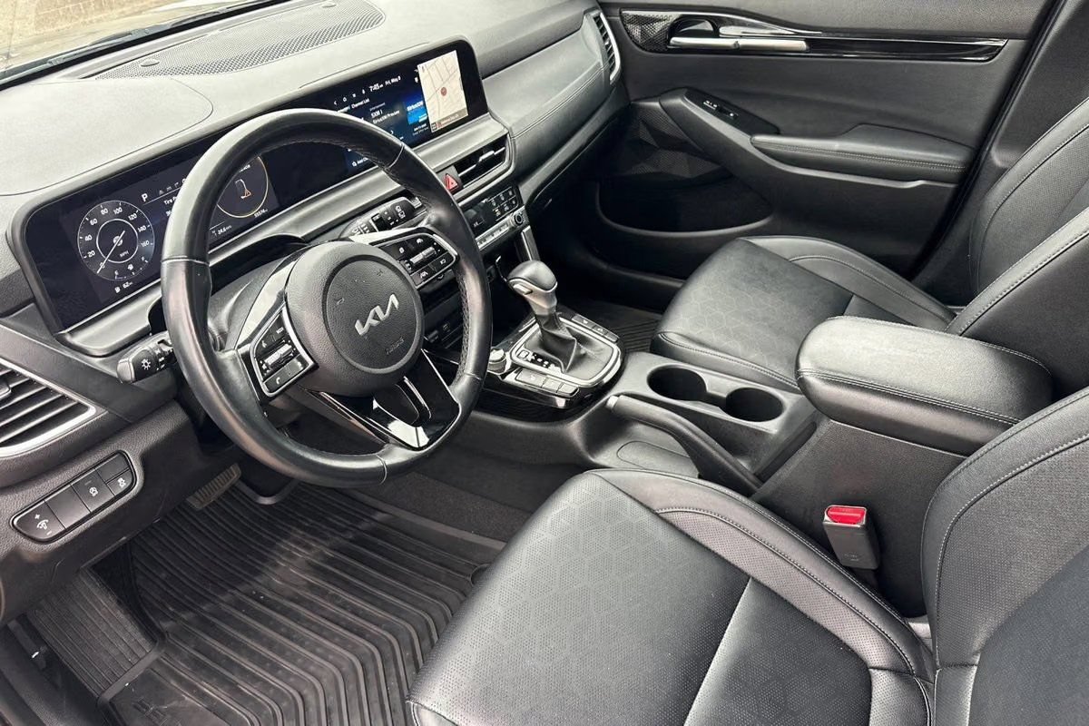 Used 2024 Kia Seltos EX FWD image 9