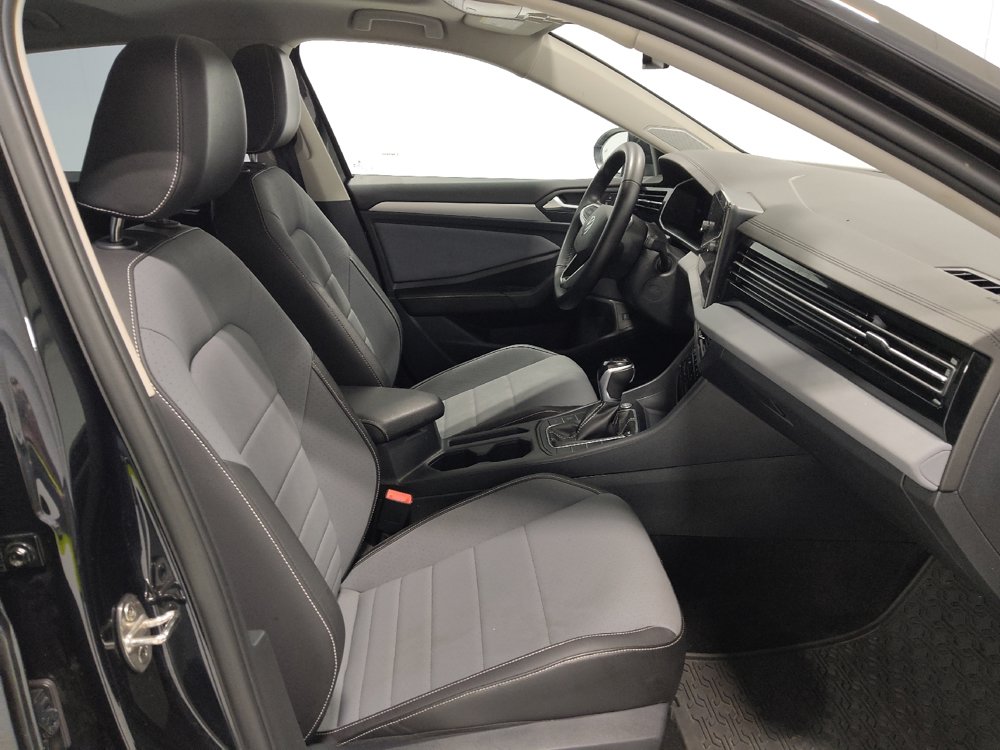 Used 2025 Volkswagen Jetta SE FWD image 21