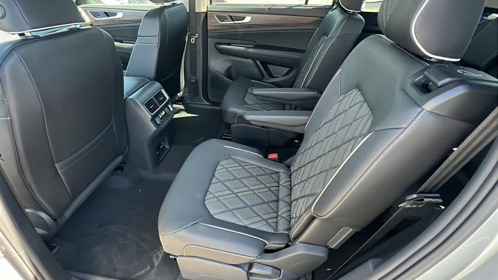 New 2026 Volkswagen Atlas SEL Premium R-Line image 24