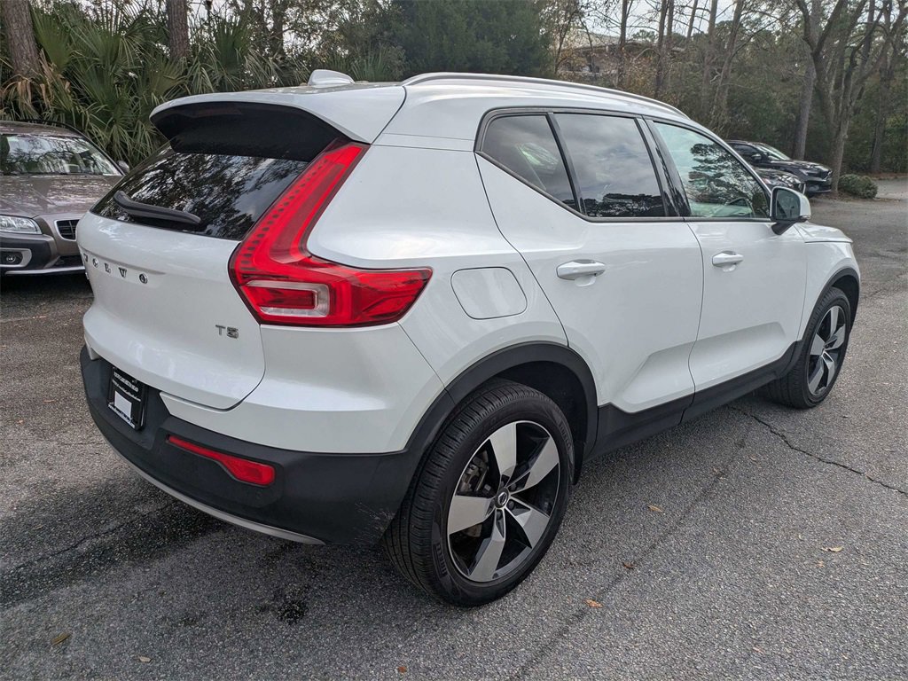 Used 2021 Volvo XC40 T5 Momentum w/ Protection Package Premier image 4