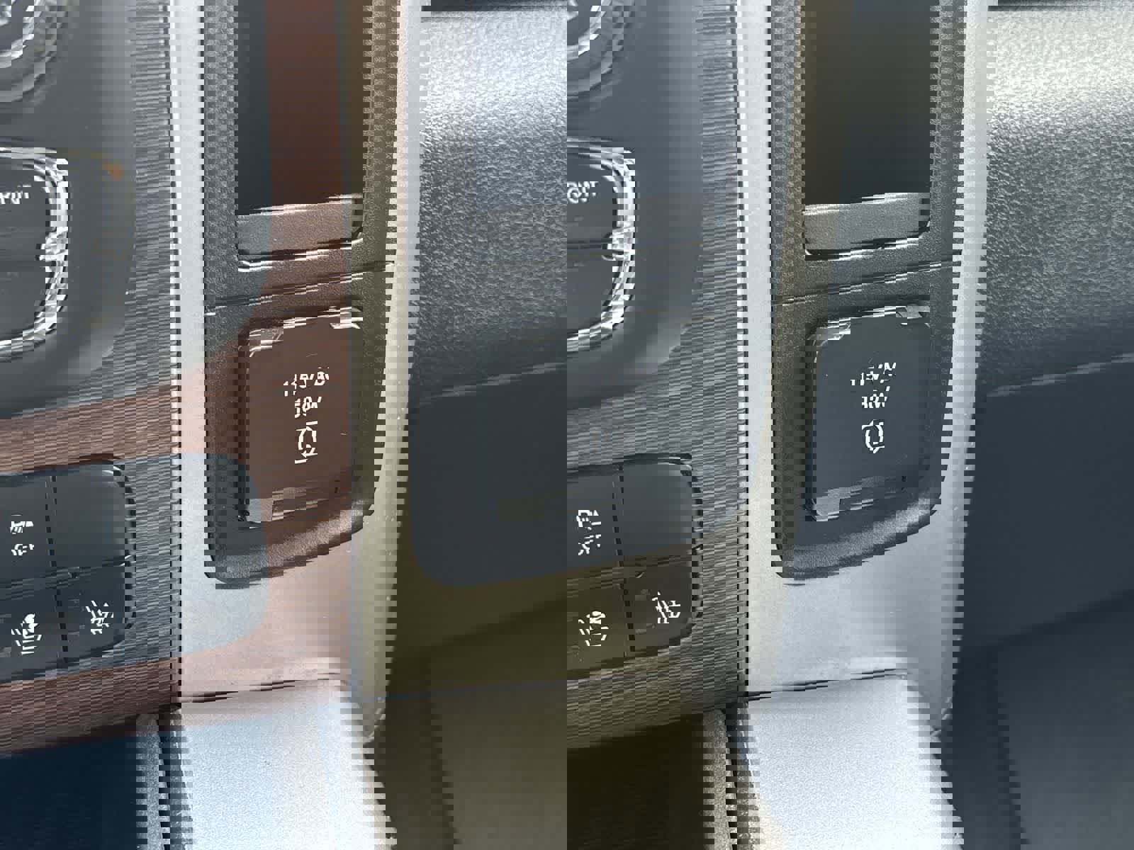 Used 2015 RAM 2500 Laramie w/ Protection Group image 21