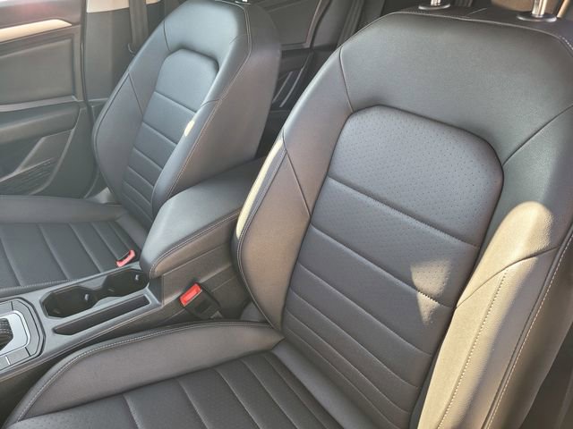 Used 2021 Volkswagen Jetta SE w/ SE Cold Weather Package image 11