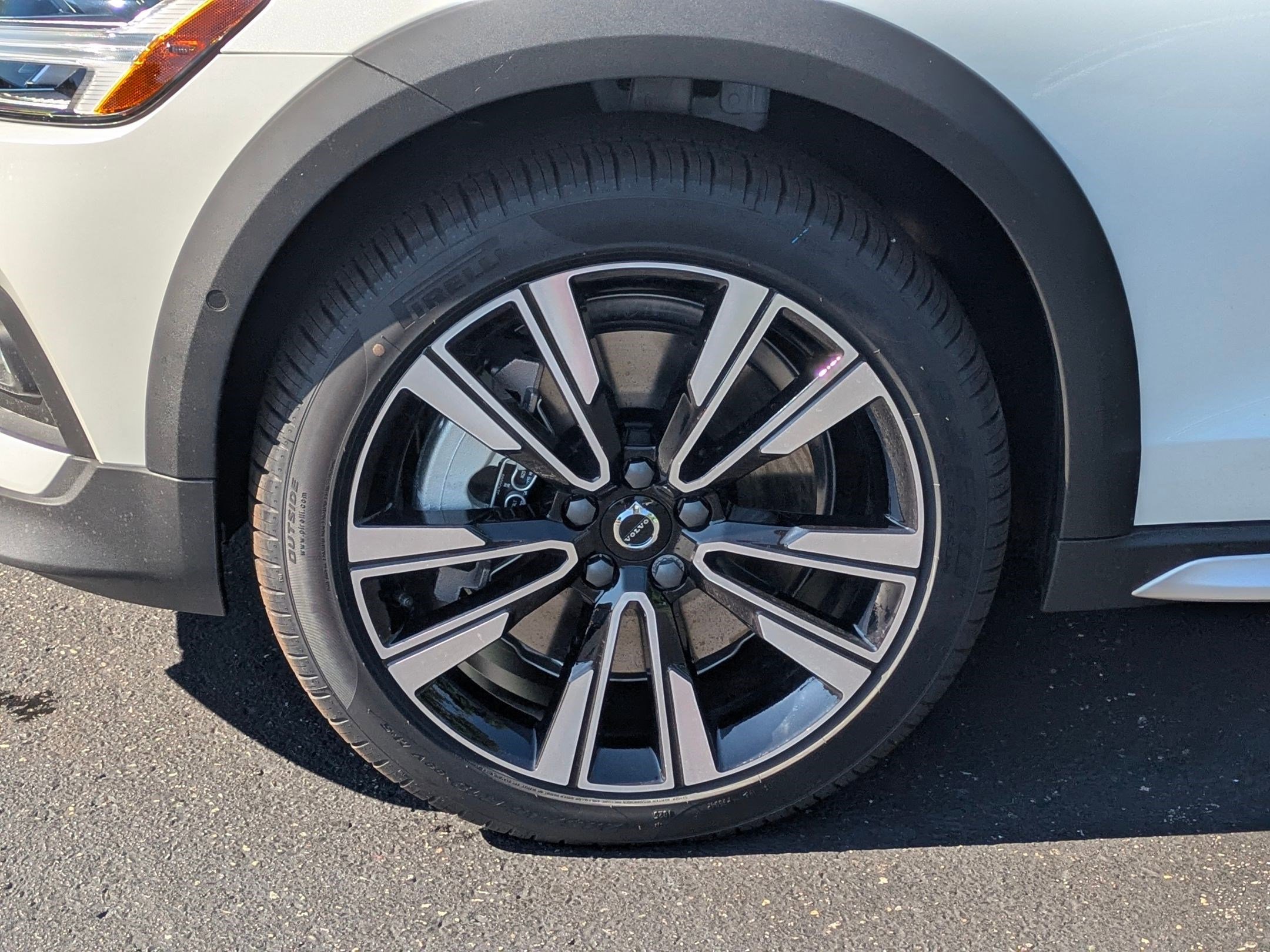 New 2026 Volvo V60 B5 Cross Country Ultra w/ Protection Package Premier image 28