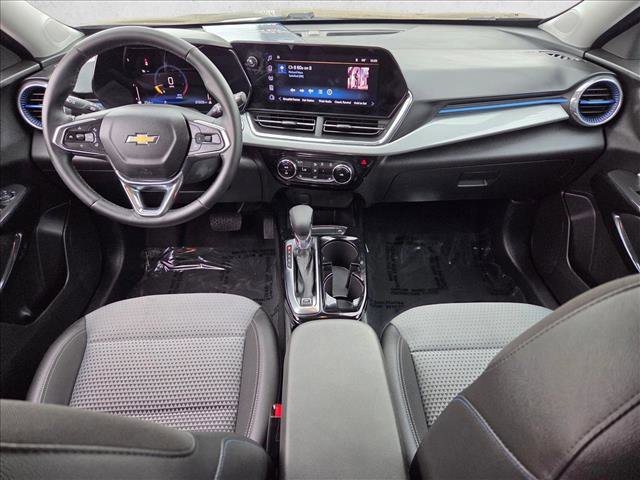 Used 2025 Chevrolet Trax LT w/ LT Convenience Package image 17