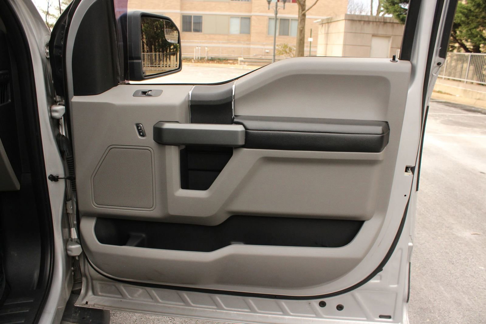 Used 2016 Ford F150 XLT AWD/4WD image 27