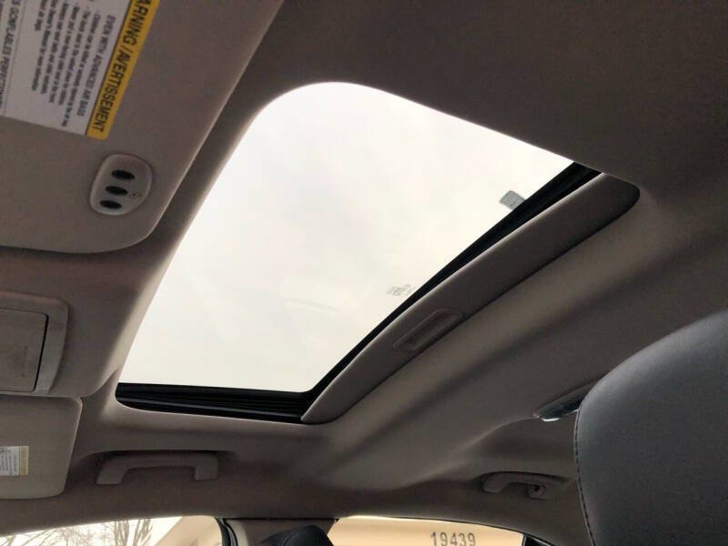 Used 2010 Ford Taurus SHO image 30