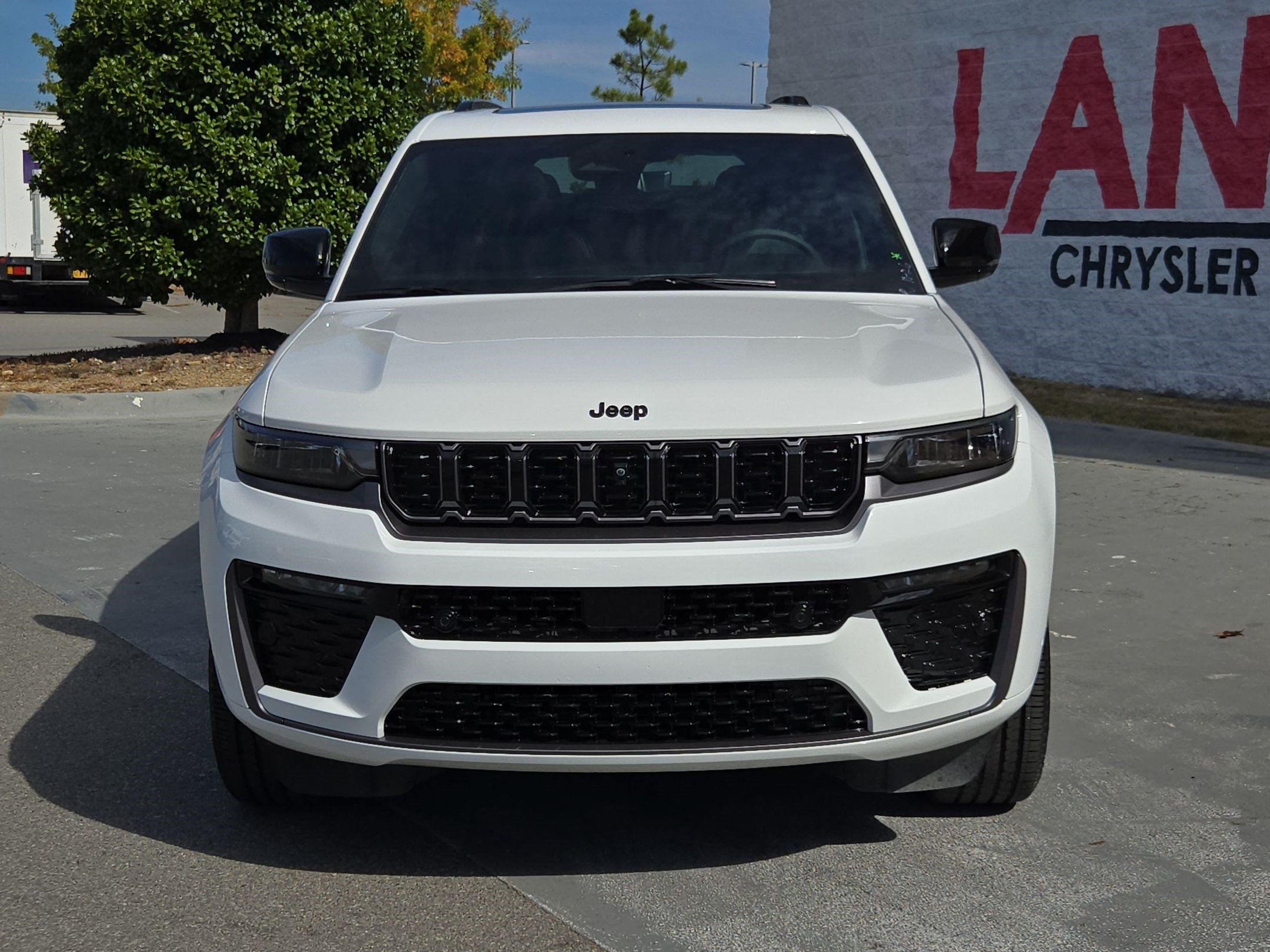 Used 2026 Jeep Grand Cherokee Limited AWD/4WD image 2