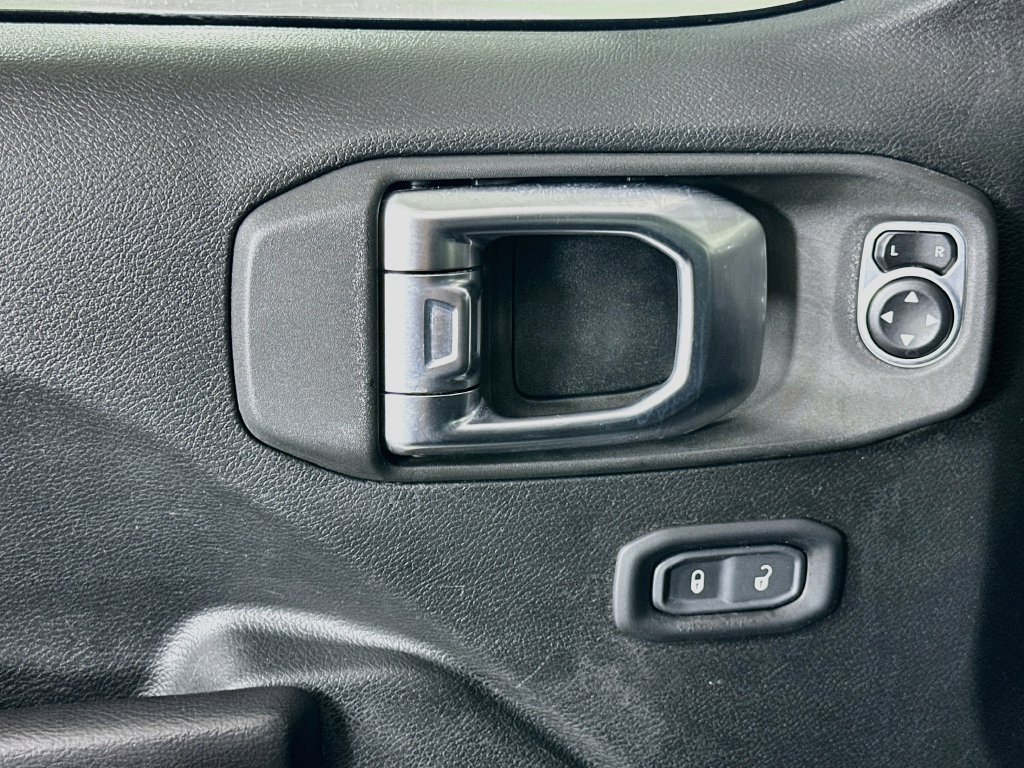 Used 2020 Jeep Wrangler Sport AWD/4WD image 18