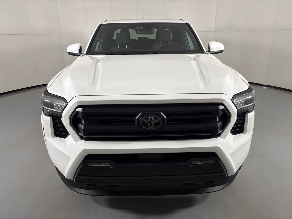Used 2025 Toyota Tacoma SR5 AWD/4WD image 3