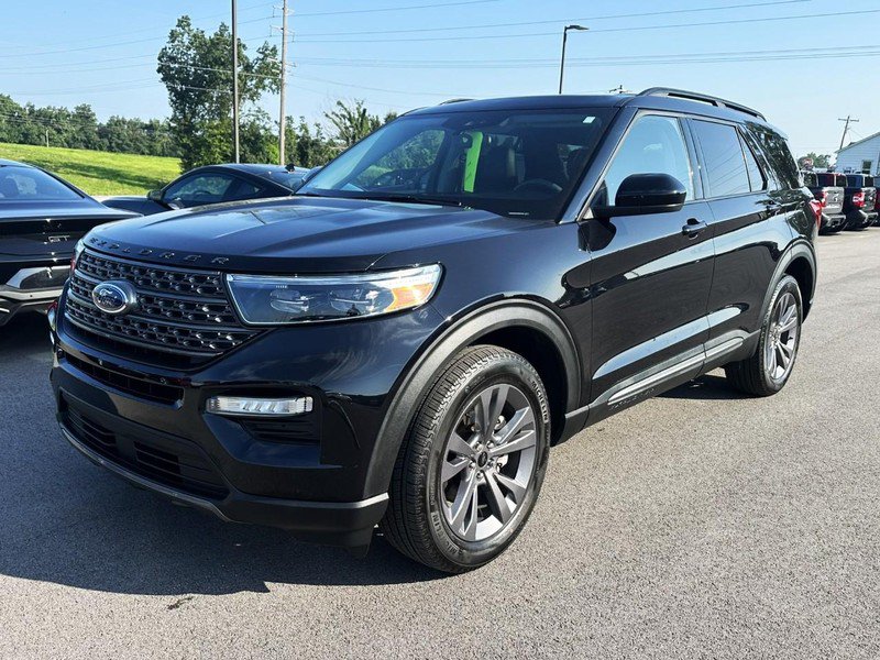 Used 2024 Ford Explorer XLT w/ Equipment Group 202A AWD/4WD image 4