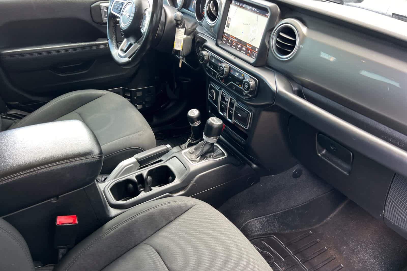 Used 2018 Jeep Wrangler Unlimited Sahara w/ Uconnect 4C Nav & Sound Group AWD/4WD image 17