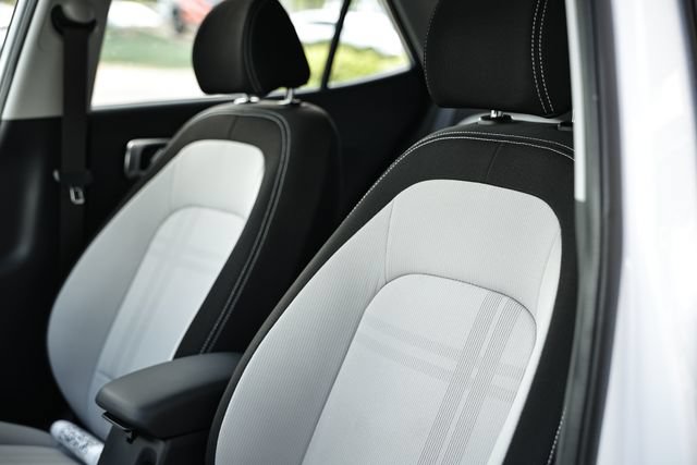 Certified 2025 Hyundai Venue SEL FWD image 19
