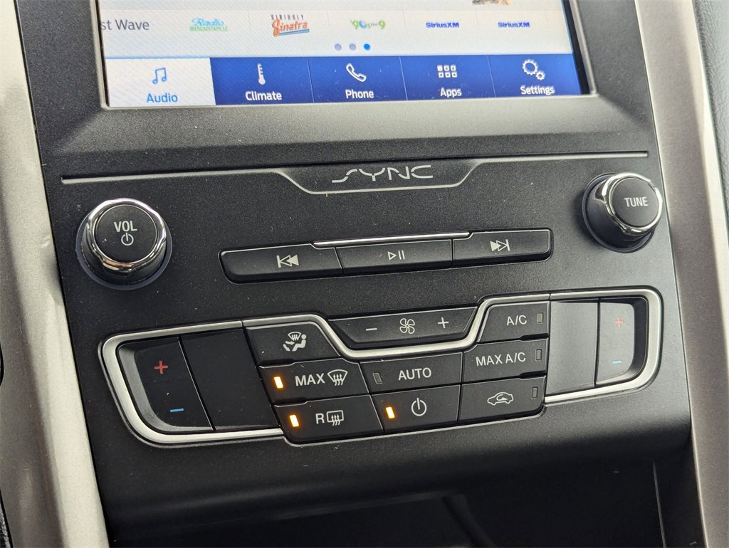 Used 2020 Ford Fusion SE image 17