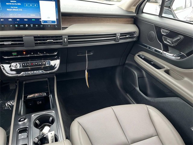 New 2025 Lincoln Corsair Grand Touring image 15