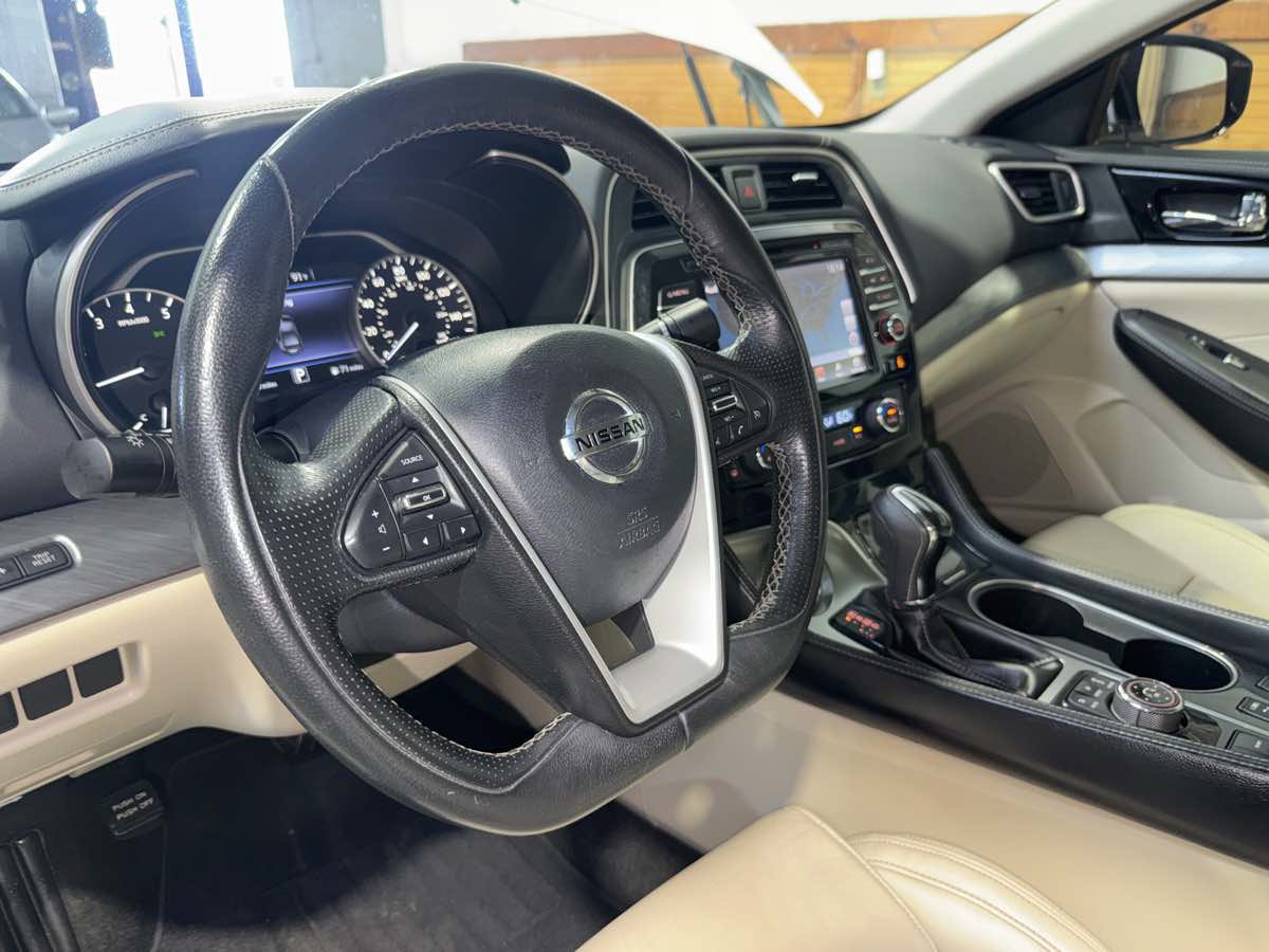 Used 2016 Nissan Maxima 3.5 SV w/ Interior Lighting Package FWD image 15