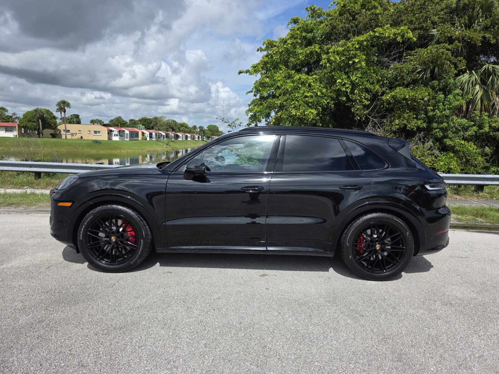 Used 2025 Porsche Cayenne GTS AWD/4WD image 7