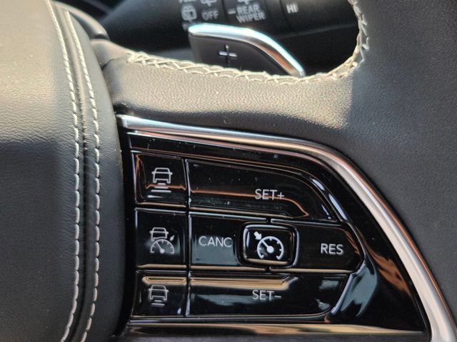 Used 2025 Jeep Grand Cherokee Overland w/ Luxury Tech Group IV AWD/4WD image 24