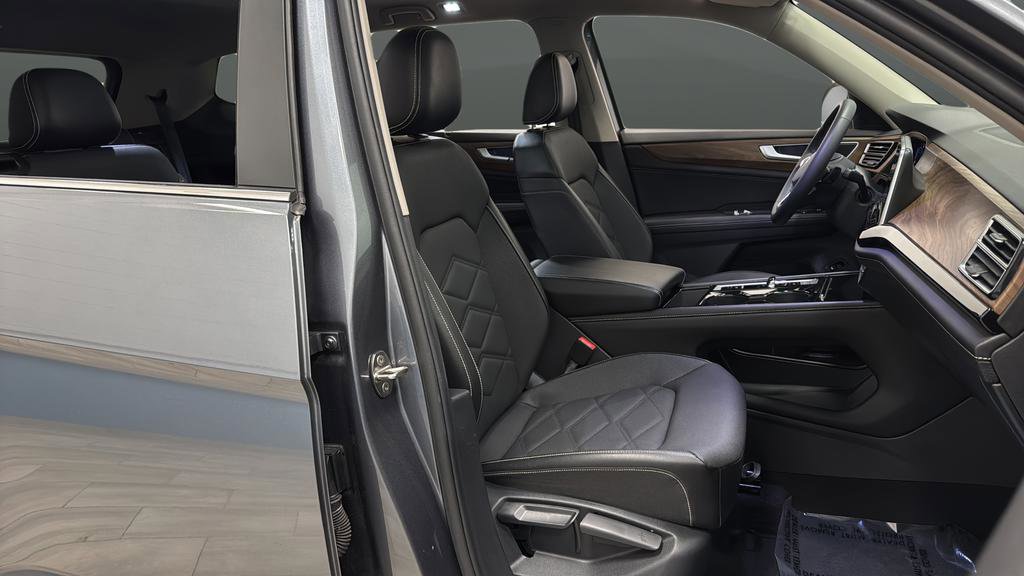 Used 2024 Volkswagen Atlas SE w/ Panoramic Sunroof Package AWD/4WD image 25