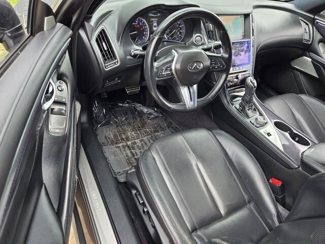 Used 2017 INFINITI Q60 Red Sport 400 RWD image 17